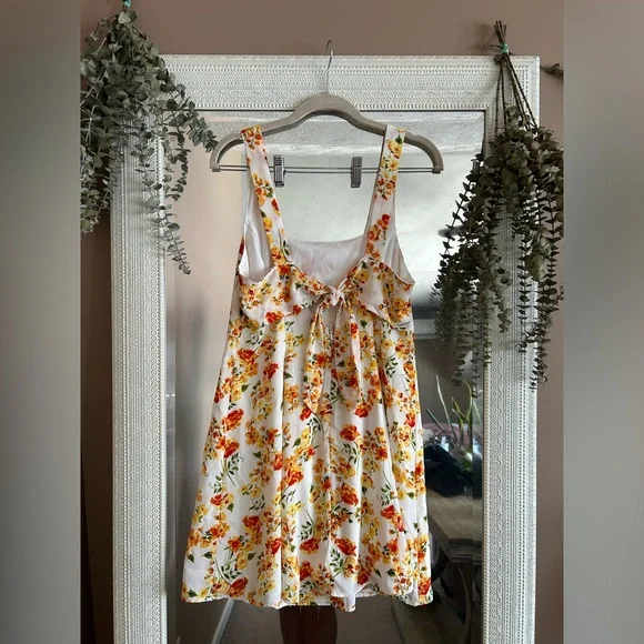 Lulu’s Day Date floral tie back dress - Picture 4 of 4